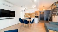 Kuchyňa alebo kuchynka v ubytovaní Apartamenty EverySky - Dom Reymonta 9