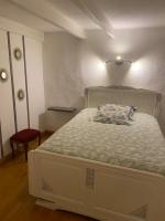 Tempat tidur dalam kamar di Domaine de la Proven&ccedil;ale