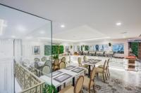 Et opholdsområde på Bella Merry Hotel and Apartment - 100M To The My Khe Beach