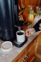 Príslušenstvo na prípravu kávy alebo čaju v ubytovaní Dorfcafe Unken Hotelpension sWirtshaus im Dorf