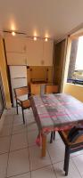 Kuchnia lub aneks kuchenny w obiekcie SAVANNA BEACH I Joli T2 avec vue mer piscine Cap d'Agde