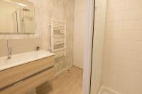 Łazienka w obiekcie Le Cosy C - T2 Tout Équipé - Centre-Ville Gare
