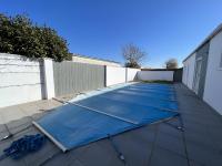 Stolný tenis v ubytovaní Maison familiale avec piscine chauffée, proche commerces et plage - FR-1-485-146 alebo v jeho okolí