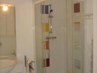 Łazienka w obiekcie Beau T2 climatisé avec garage, 4 couchages, Balaruc-les-Bains - FR-1-680-13