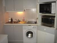 Kuchyňa alebo kuchynka v ubytovaní Appartement 2P climatisé avec loggia et garage - Balaruc-les-Bains - FR-1-680-12
