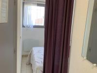 Posteľ alebo postele v izbe v ubytovaní Appartement cosy avec terrasse à Balaruc-les-Bains, proche thermes, équipé, animaux acceptés - FR-1-680-28