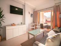 TV a/nebo společenská místnost v ubytování Lovely penthouse in Marbella Centre
