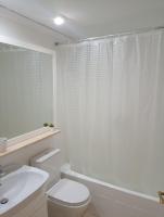Koupelna v ubytování Alojamiento con Piscina y chiringuito Denia