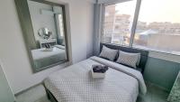 Postel nebo postele na pokoji v ubytování Coastal Chic: Luxury Apt in the Heart of the City! with Smart TV!