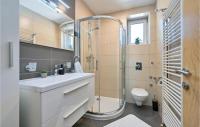 Kúpeľňa v ubytovaní Gorgeous Home In Bjelovar With Sauna