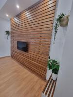 TV a/nebo společenská místnost v ubytování PINE TREE apartment