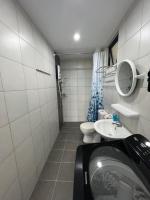 The Sun 1 or 3BR Bayan Lepas 4 to 10 pax WLにあるバスルーム