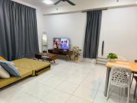 The Sun 1 or 3BR Bayan Lepas 4 to 10 pax WLにあるテレビまたはエンターテインメントセンター