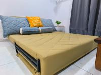 The Sun 1 or 3BR Bayan Lepas 4 to 10 pax WLにあるベッド