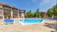 Bazén v ubytovaní Le Birdie 2102- Bel appartement pour 4 dans Résidence Golf avec piscine alebo v jeho blízkosti