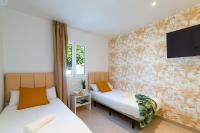 A bed or beds in a room at Villa Sapphire by Villa Plus
