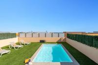 Bazén v ubytovaní Villa Ocean Pearl by Villa Plus alebo v jeho blízkosti