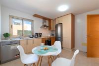 Kuchyňa alebo kuchynka v ubytovaní Villa Ocean Pearl by Villa Plus