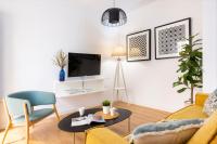 Televízia a/alebo spoločenská miestnosť v ubytovaní Lola 14 Suite Apartment