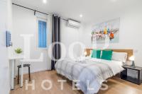 A bed or beds in a room at LooP America