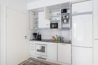 Kuchyň nebo kuchyňský kout v ubytování Hiisi Homes Kirkkonummi Masala Seppä-Kallen kuja