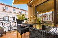 A balcony or terrace at Luxury Central Apartment