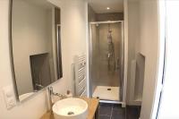 Kúpeľňa v ubytovaní Appartement T2 lumineux et cosy au calme proche du centre avec TV et Wifi