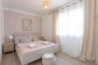 Łóżko lub łóżka w pokoju w obiekcie Duplex Mandelieu by Halldis