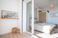 Łóżko lub łóżka w pokoju w obiekcie Duplex Mandelieu by Halldis