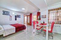 Posteľ alebo postele v izbe v ubytovaní Studio apartment in Nerezine with balcony, air conditioning, WiFi, washing machine (4827-4)