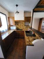 Kuchnia lub aneks kuchenny w obiekcie Chaleureux studio-mezzanine