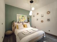 Posteľ alebo postele v izbe v ubytovaní VILLA GIOIA + Chalet, Piscine, Pétanque, Jacuzzi & Brasero