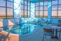 Plaza Inn Breeze Aeroportoの敷地内または近くにあるプール