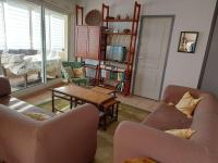 Televízia a/alebo spoločenská miestnosť v ubytovaní Grau d'Agde : Appartement 3 pièces avec terrasses à 20m de la plage - FR-1-423-265
