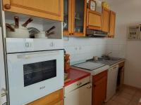 Kuchyňa alebo kuchynka v ubytovaní Grau d'Agde : Appartement 3 pièces avec terrasses à 20m de la plage - FR-1-423-265