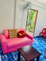 Posezení v ubytování TAMONWAN HOUSE Koh Tao