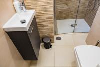 A bathroom at Apartment Triana