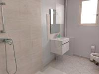 Kúpeľňa v ubytovaní Villa spacieuse à Saint-Nazaire avec piscine privée
