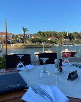 Udsigt til en flod der løber i nærheden af lejligheden