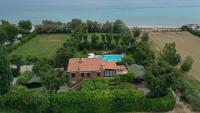 Basen w obiekcie Villa Mirella Beach lub w pobliżu