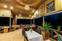 Restaurace v ubytování Ruhondo Island Retreat