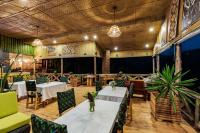 Restaurace v ubytování Ruhondo Island Retreat