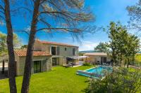 Plan piętra w obiekcie Stone villa with heated pool in Gordes