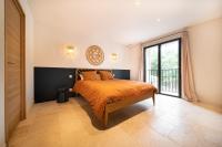 Plan piętra w obiekcie Stone villa with heated pool in Gordes