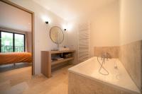 Plan piętra w obiekcie Stone villa with heated pool in Gordes