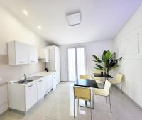 A kitchen or kitchenette at d annunziohouse