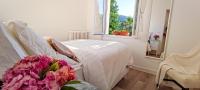 Posteľ alebo postele v izbe v ubytovaní Villa Palmire, large terrace with jacuzzi available