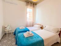 A bed or beds in a room at Odi et Amo - Lido San Giovanni