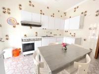 A kitchen or kitchenette at Odi et Amo - Lido San Giovanni