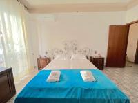 A bed or beds in a room at Odi et Amo - Lido San Giovanni